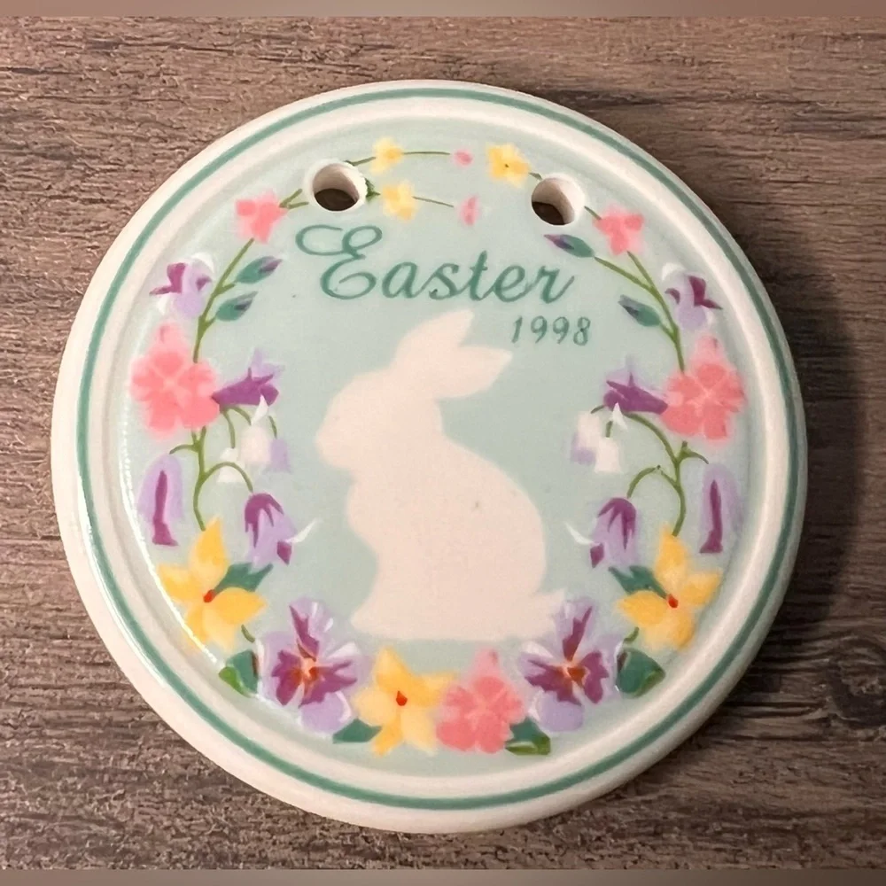 Longaberger 1998 Easter Bunny Tie-on accessory for your Spring Basket
